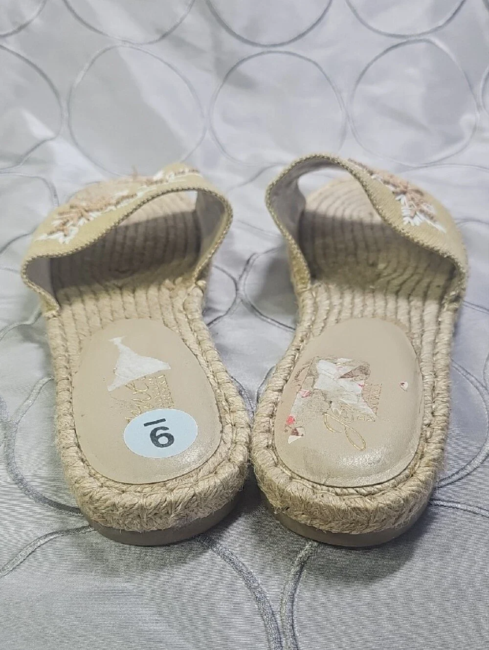 Jewel Badgley Mischka Beige Embroidered Flower Espadrille Slide Mules Kyrene G7
